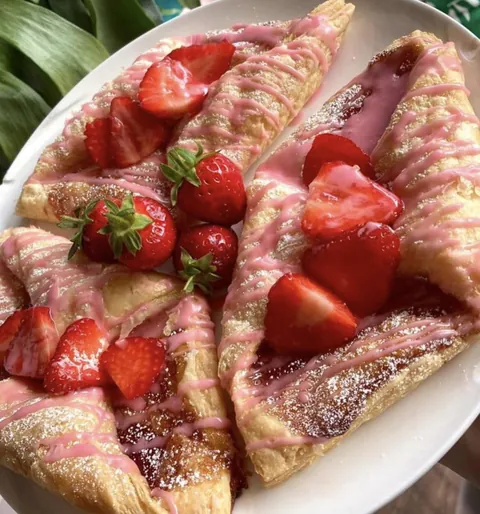[homemade] strawberry puff pastries