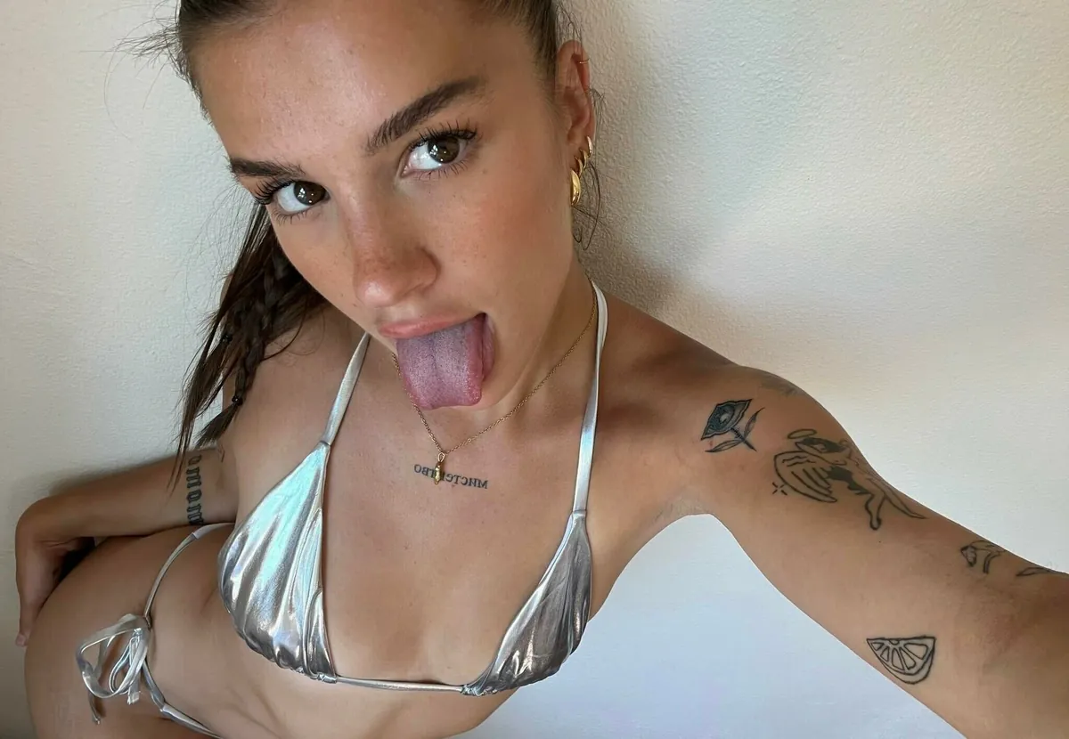 Nggh i just need to be used by someone who fill corrupt my brain😫