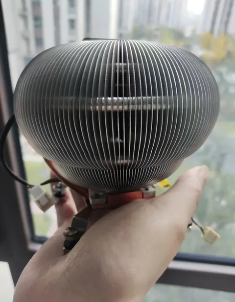 The old CPU cooler I just replaced   it’s really rare to see this kind of design nowadays