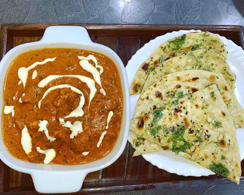 [Homemade] Butter chicken with garlic naan