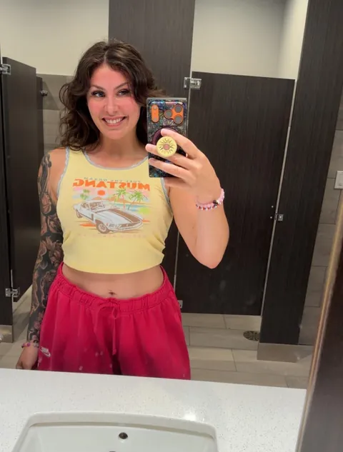 I'm curious about who's viewing my photos. I'm a 27 year old mom of 1! How old are you?🫣👋➡️