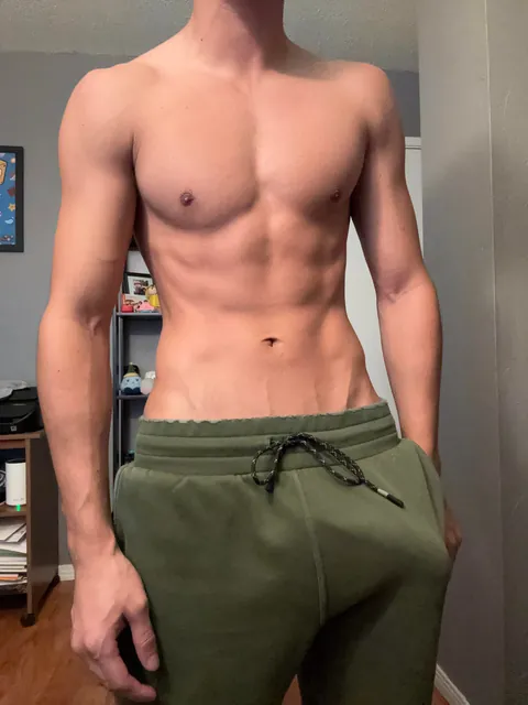 Going commando to the gym is my guilty pleasure 🥴