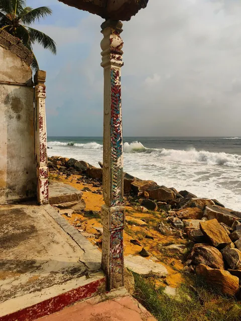 Sri Lanka : sun, tuk-tuks and mild disappointments.