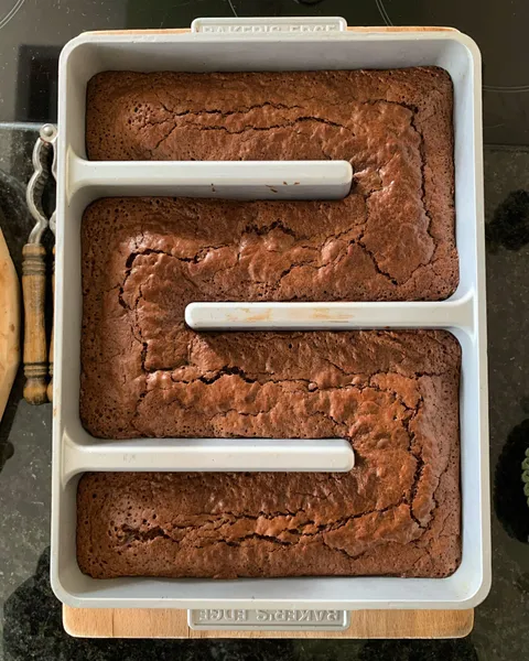 [homemade] bakers edge brownies