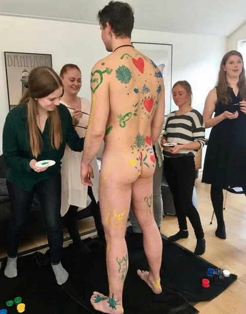 CFNM nude body painting