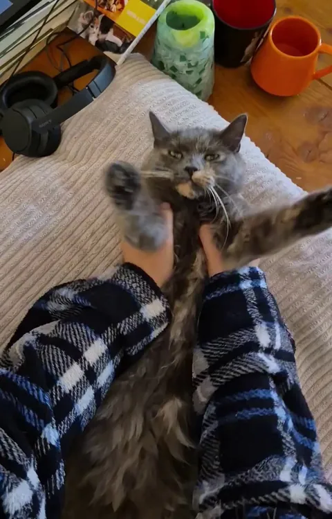 Mirin loves her shoulder massages