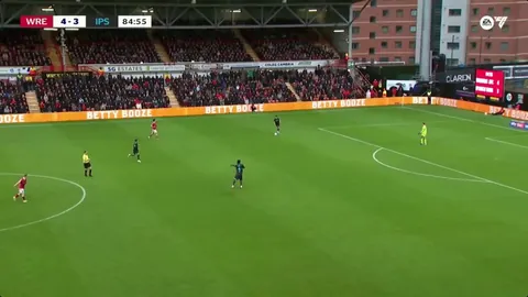 Wrexham [5] - 3 Ipswich Town - Nathan Broadhead 86'