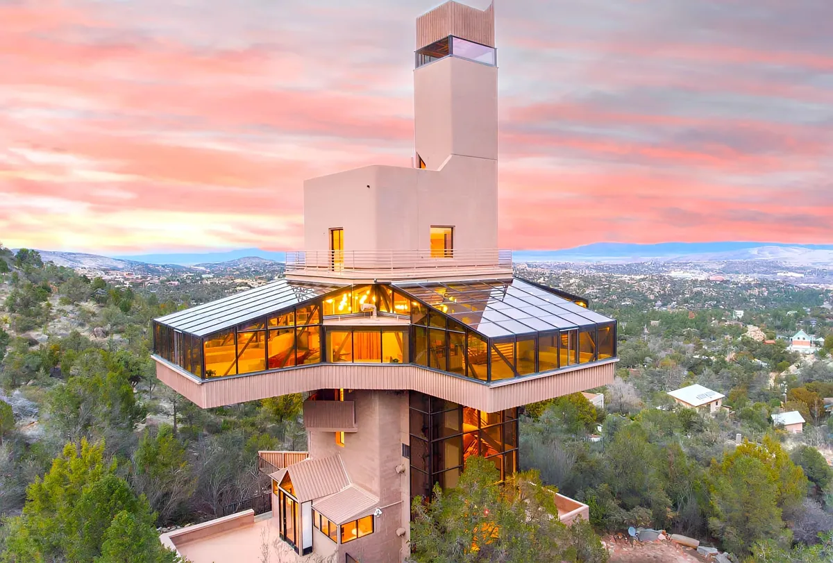Pretty interesting house known as 'Falcon Nest' (Prescott, Arizona, US).