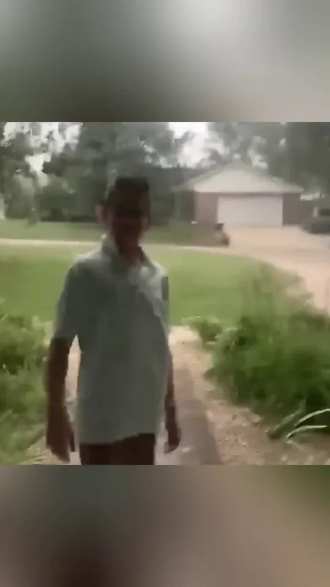 camera person went "🚨"