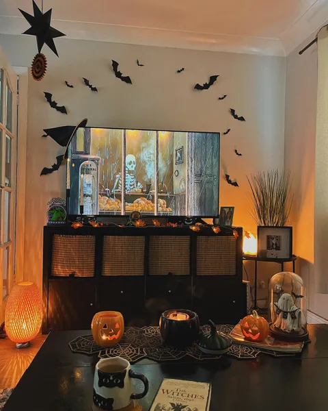 A cosy rainy afternoon at home 🎃✨