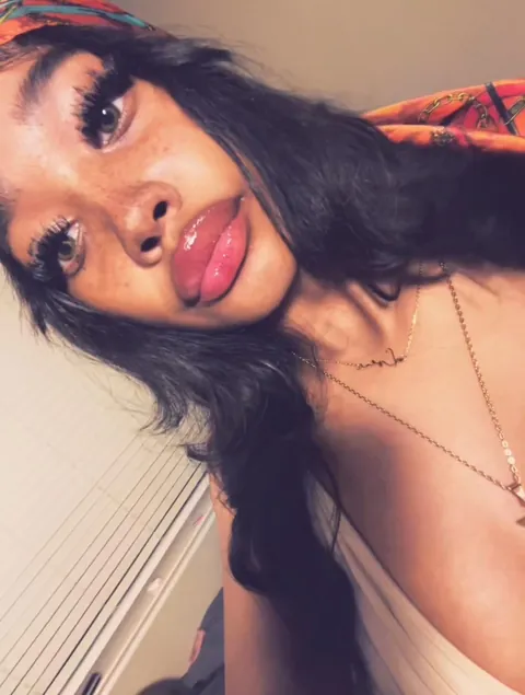 Hii DM my tele 2 buy🫶🏼