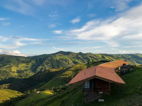 Superb WOODEN HOUSE in the hills of Brazil in Cunha, by Mariana Caires &amp; co (2024)