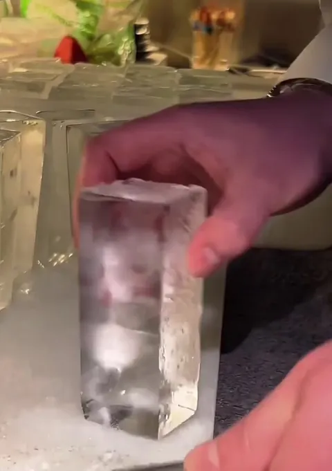 Shaving &amp; slicing ice