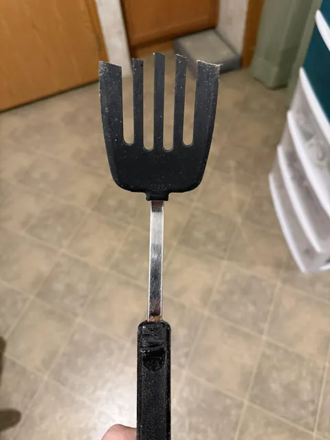 My 15 year-old spatula broke.  The plastic gave out trying to separate frozen burgers.