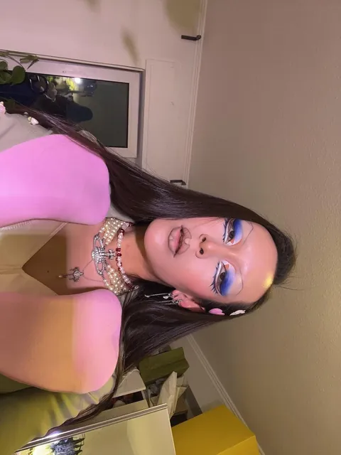 Makeup look based on the moustached kingfisher xx