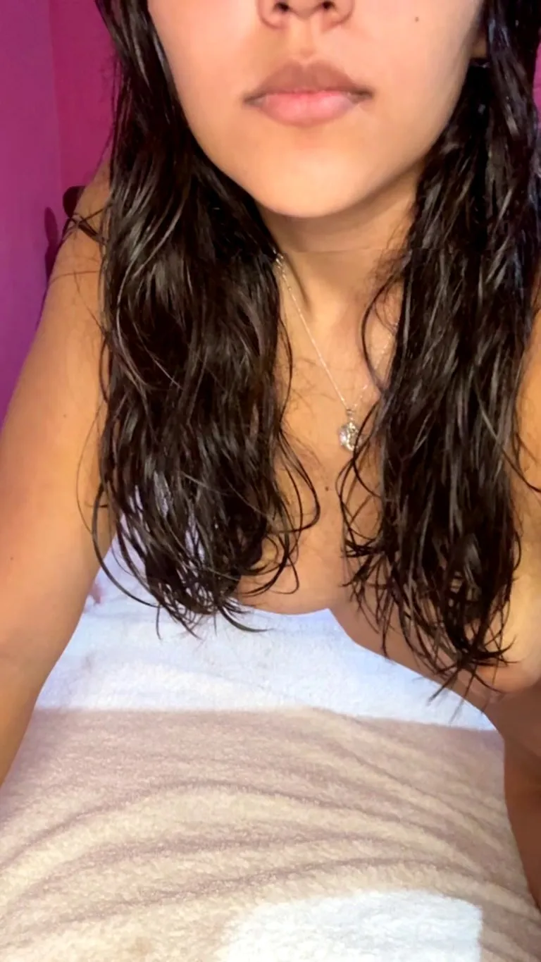 Latina ass clapping for daddy.