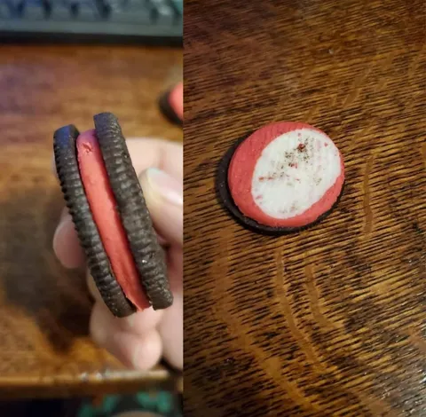 These star wars oreos are only dyed on the outside