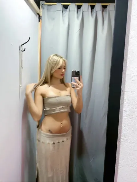 I dare u to fuck me in the changing room 18f