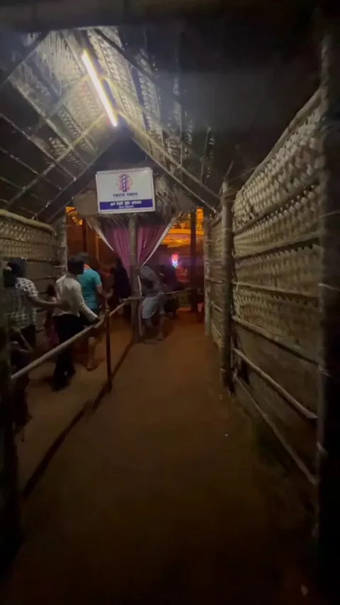 This 57-foot Vesak Lantern in Sri Lanka looks like AI