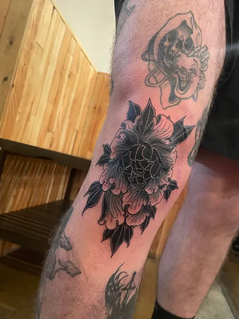 Peony on the Kneecap by Nizi at Seventh Sepent Tattoo, San Diego