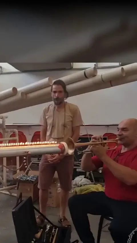 Using fire to visualize sound waves 