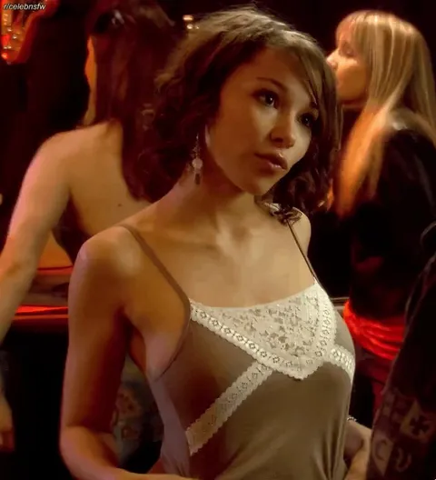 Jessica Parker Kennedy [gif]