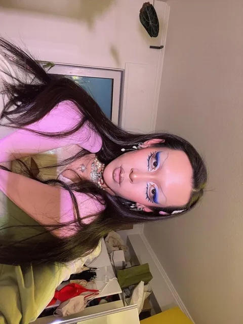 Makeup look based on the moustached kingfisher xx