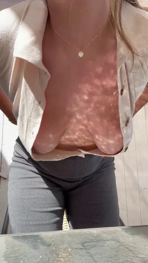 ootd as a waitress (12hour shift)