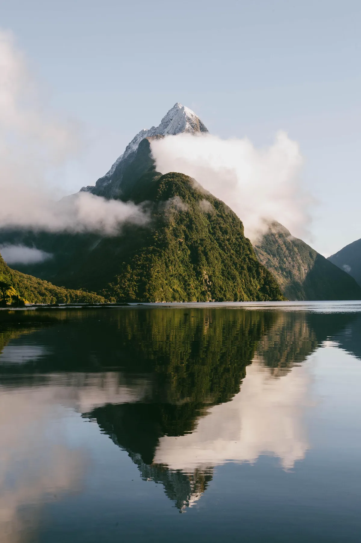 New Zealand, Milford Sounds, Mount Phillips (1446m) [OC][3280x4928]