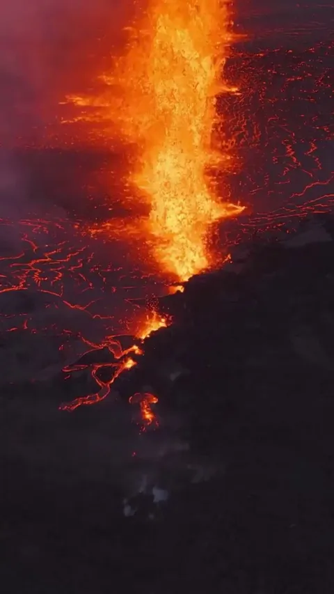 New eruption occurring outside of Reykjavík, Iceland