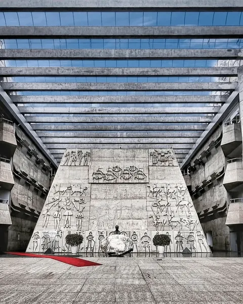 Administrative complex, Bahia, Brazil. Architect João Filgueiras Lima, 1975.