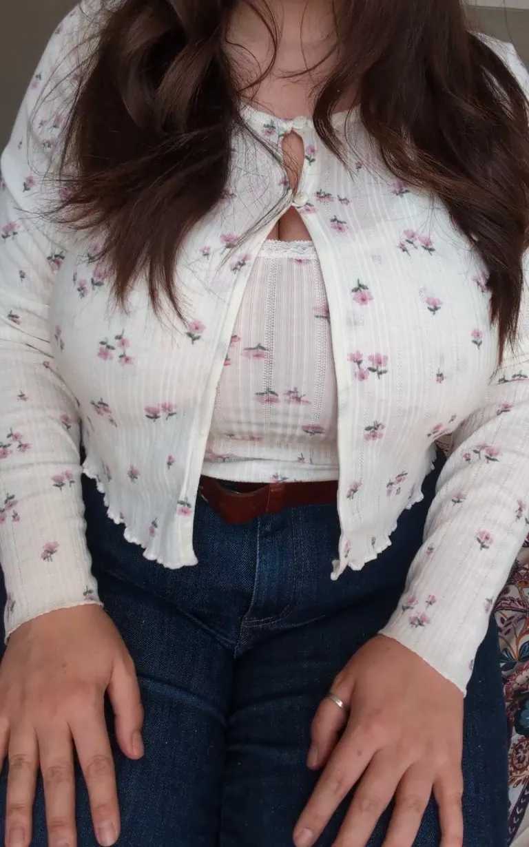 I may look cute but I love revealing my large naturals