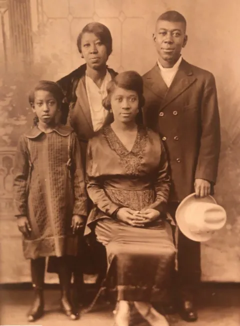 A well dressed family. Early 1900s.