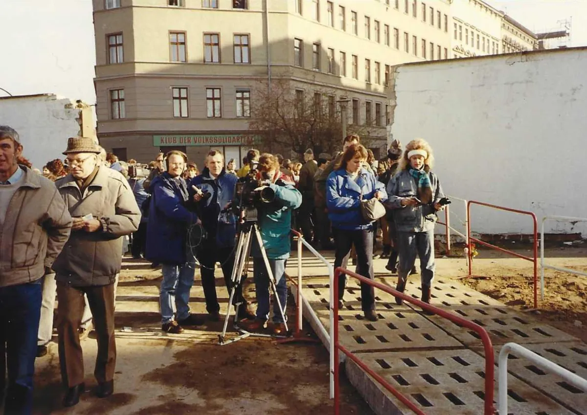 Unseen photos from inside East Berlin the day the Berlin Wall fell