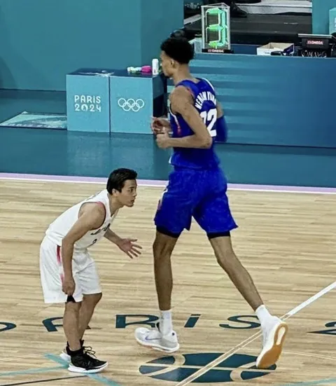 Height difference between France player Victor Wembanyama (7’4”) and Japan player Yuki Togashi (5’4”)