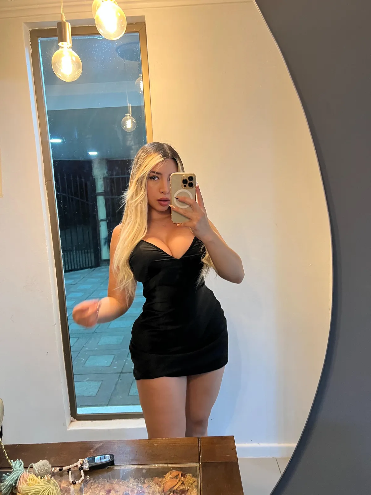 what do you think about this dress: too tight or just right?🙈