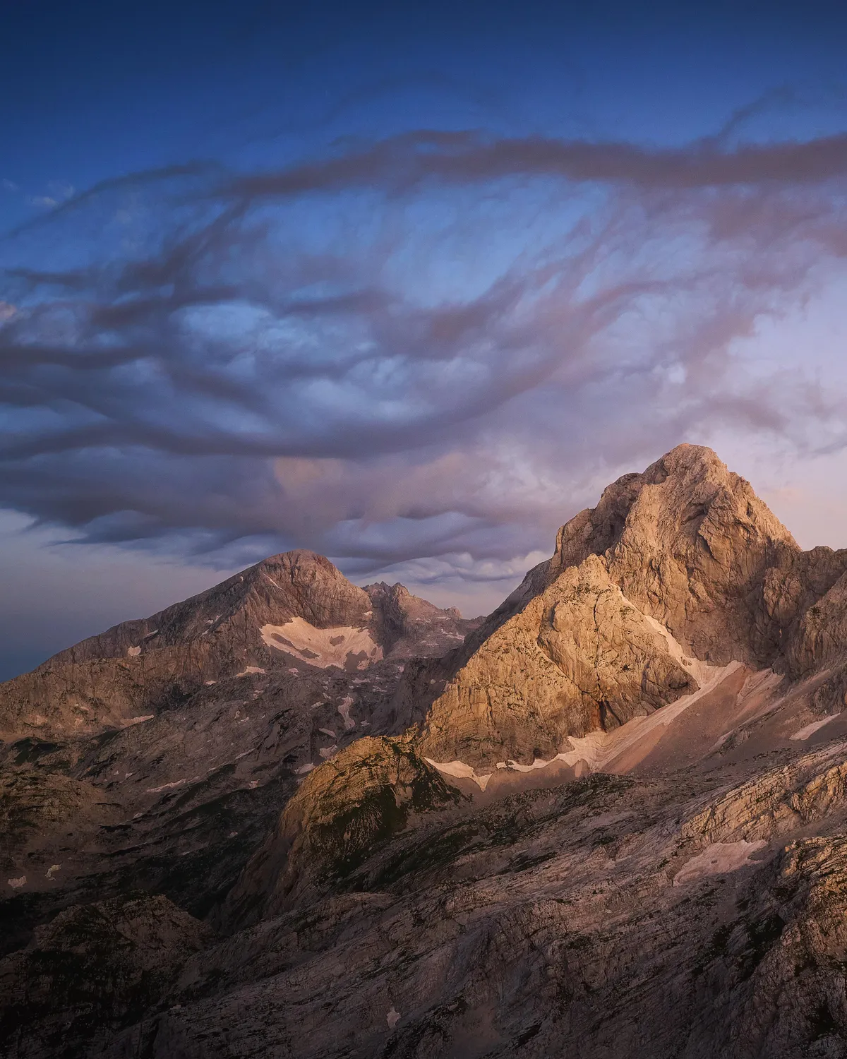Kamnik-Savinja Alps at sunrise, Slovenia [OC] [3276x4096]