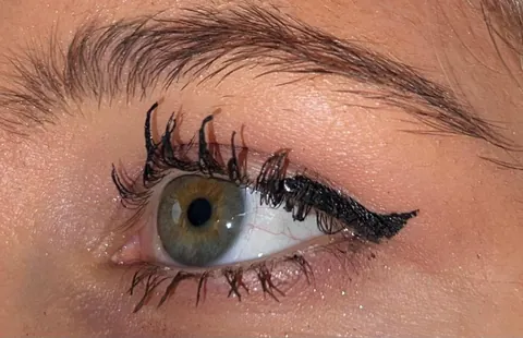 How to keep eyelashes from clumping together?