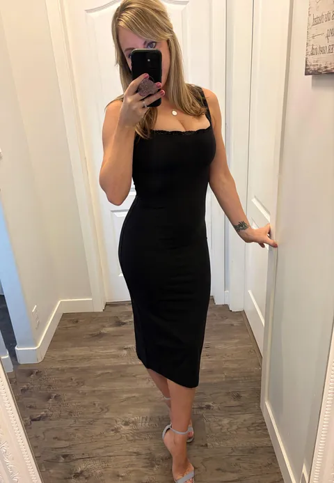 Always love a good black dress 🖤✨