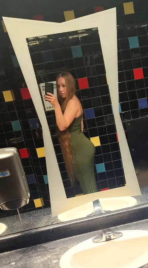 I think I chose a good dress for my date!