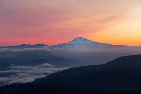 Mount Adams, Washington at Sunrise. [OC][4000x2669]