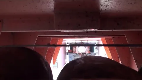 Break test on 92mm wire rope with a load of 1.47 millions lbs (665 tons).