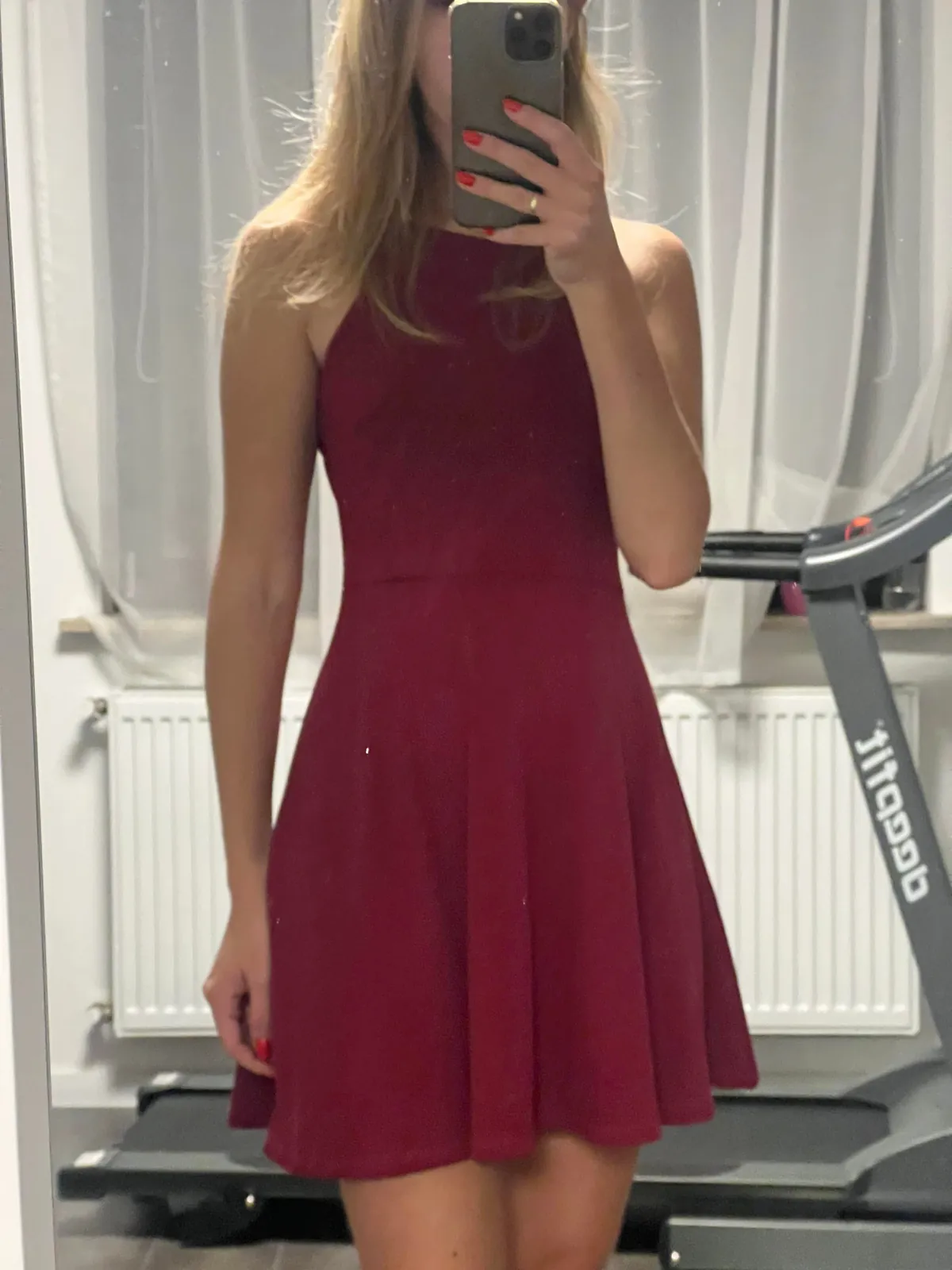 Try a new dress (f)