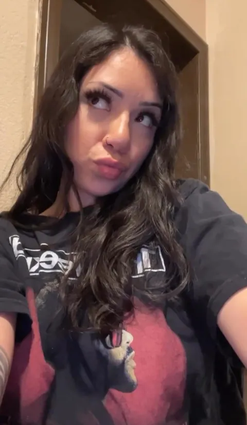 24F Pomona , let’s escape 🫦
