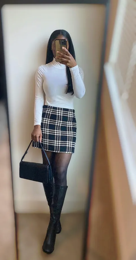 Officially my favorite boots and purse 🖤