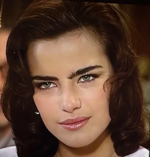 Need help finding shimmery/metallic 90s pink/nude lipstick