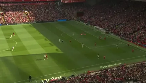 Szobozslai covering 200+ meters in a single print for the counter-attack and tracking back