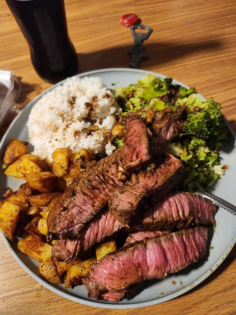 [homemade] steak, roasted potatoes, steamed broccoli, and jasmine rice. plus mexican coke and cheesecake from the store