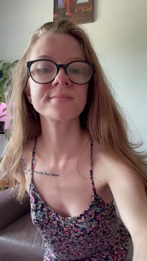 first time posting my face here after 3 years of sharing my body! what do you think?