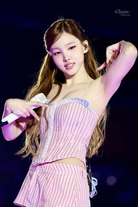 TWICE - Nayeon